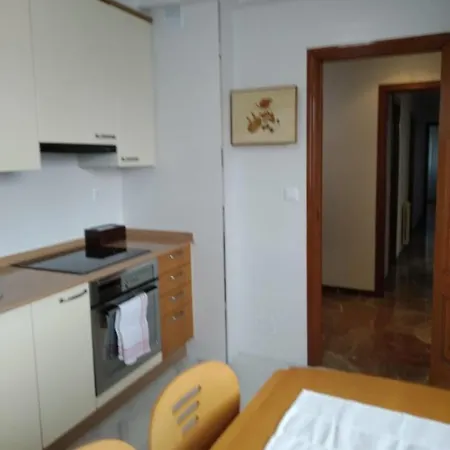 Apartamento Luminoso Con Buena Ubicacion * Pontevedra